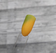 Load image into Gallery viewer, Pistachio Macaroon