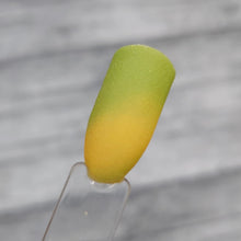 Load image into Gallery viewer, Pistachio Macaroon