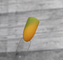 Load image into Gallery viewer, Pistachio Macaroon