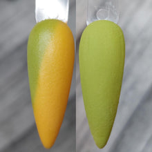 Load image into Gallery viewer, Pistachio Macaroon