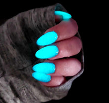 Load image into Gallery viewer, BeetleJuice Glow